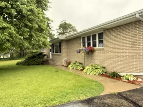 3926 N Harmony Townhall Rd, Janesville, WI 53546
