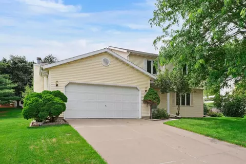 2928 Maple Run Dr, Madison, WI 53719