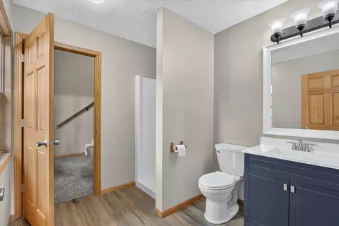 Bath - 215 Roosevelt Ave, Beloit, WI 53511 photo 2 of 3