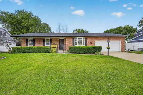542 Woodview Dr, Sun Prairie, WI 53590