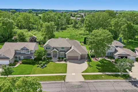902 N Fairbrook Dr, Waunakee, WI 53597