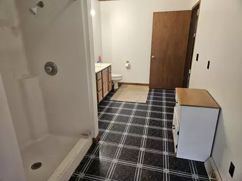 Bath - 6904 E Buckeye Rd, Madison, WI 53718 photo 3 of 4
