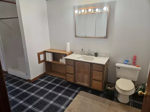 Bath - 6904 E Buckeye Rd, Madison, WI 53718 photo 2 of 4