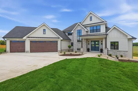 6651 Lucas Ln, Sun Prairie, WI 53598