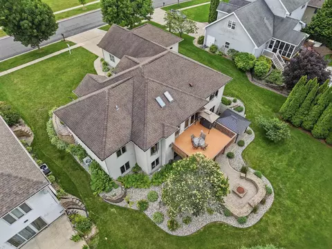 738 Weald Bridge Rd, Cottage Grove, WI 53527