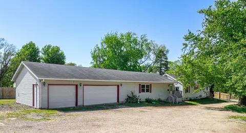 972 E Philhower Rd, Beloit, WI 53511