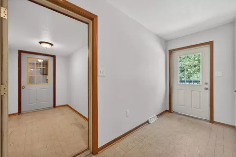 Entry Way - 972 E Philhower Rd, Beloit, WI 53511 photo 1 of 3