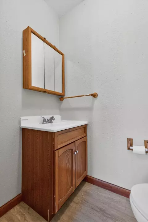 Bath - 972 E Philhower Rd, Beloit, WI 53511 photo 2 of 2
