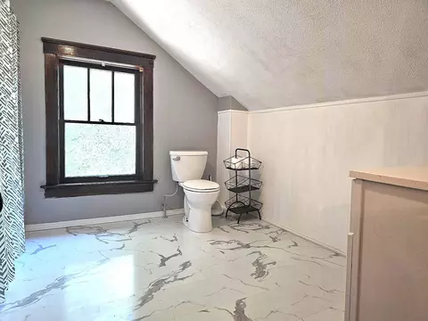 Bath - 2467 S Riverside Dr, Beloit, WI 53511 photo 2 of 4