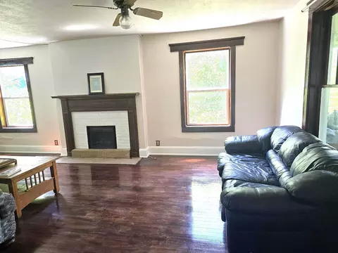 Living - 2467 S Riverside Dr, Beloit, WI 53511 photo 3 of 4