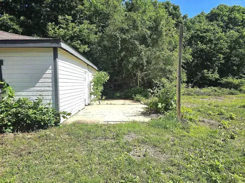 Exterior - 2467 S Riverside Dr, Beloit, WI 53511 photo 10 of 12