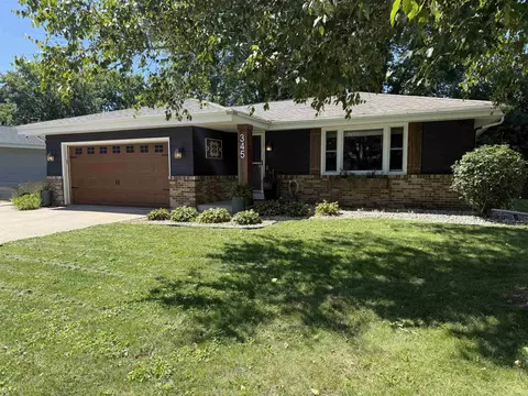 345 Beechwood Dr, Janesville, WI 53548