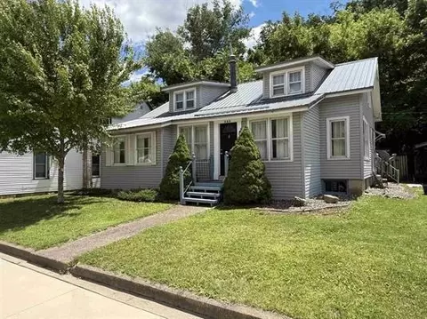 325 Main St, Mcgregor, IA 52157