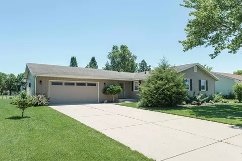 988 Nantucket Dr, Janesville, WI 53546