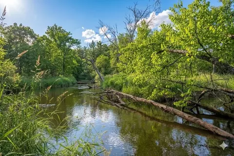 907 W Trout Valley Rd, Hancock, WI 54943