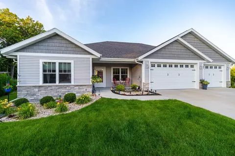 660 Lakeview Ave, Merrimac, WI 53561