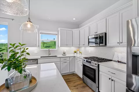 Kitchen - 4085 Bear Tree Pkwy, Deforest, WI 53532 photo 3 of 4