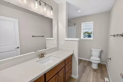 Bath - 4085 Bear Tree Pkwy, Deforest, WI 53532 photo 4 of 4