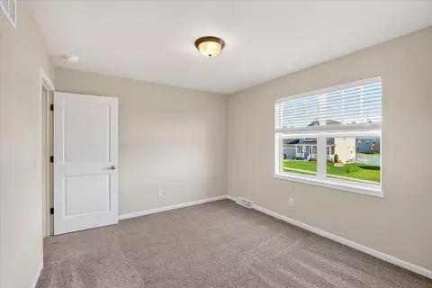 Bedroom - 4085 Bear Tree Pkwy, Deforest, WI 53532 photo 6 of 6