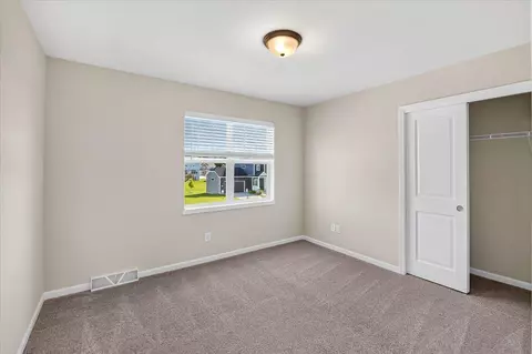 Bedroom - 4085 Bear Tree Pkwy, Deforest, WI 53532 photo 5 of 6