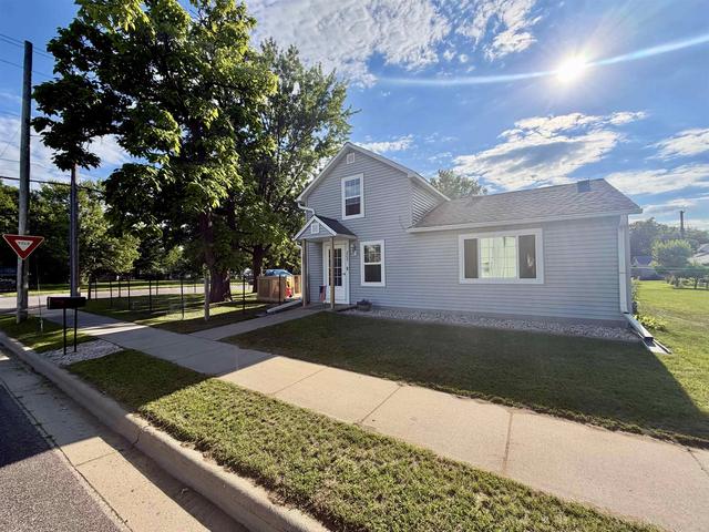 203 N 3rd St, Muscoda, WI 53573