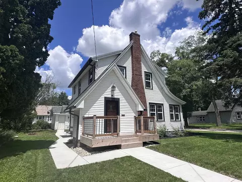 1221 Grace St, Janesville, WI 53545