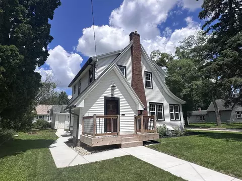 1221 Grace St, Janesville, WI 53545