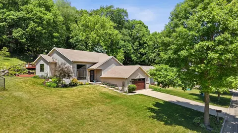 221 Yarrow Hill Dr, Cottage Grove, WI 53527