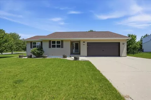 592 Abey Dr, Evansville, WI 53536
