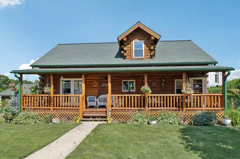 615 Lakeview Ave, Merrimac, WI 53561
