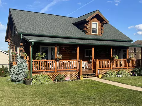 615 Lakeview Ave, Merrimac, WI 53561