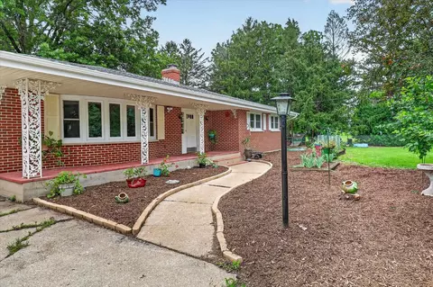 726 Rockshire Dr, Janesville, WI 53546