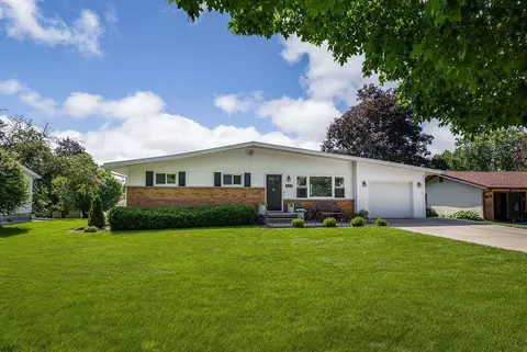 937 S Charles St, Columbus, WI 53925
