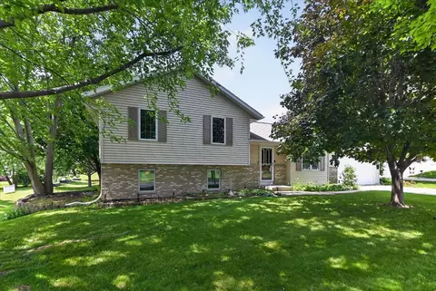903 Crysta Trl, Cottage Grove, WI 53527