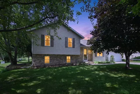 903 Crysta Trl, Cottage Grove, WI 53527