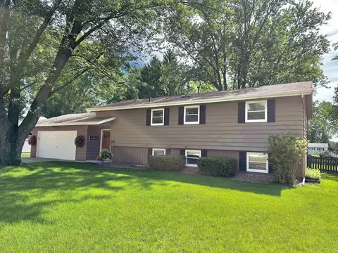 744 Sussex Dr, Janesville, WI 53546