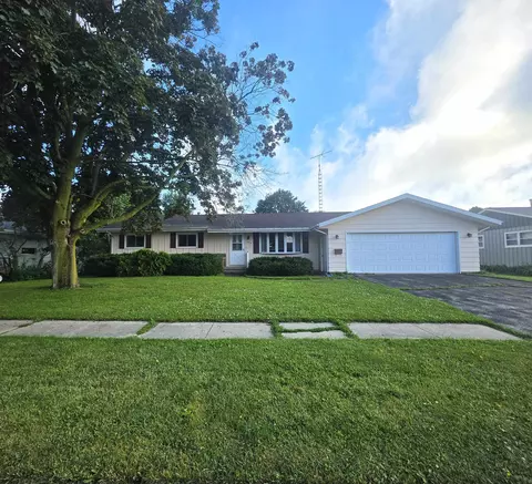 904 Pleasant Ave, Waupun, WI 53963