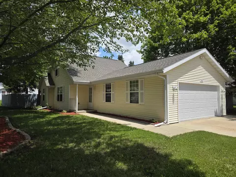 2221 Alongi Ln, Beloit, WI 53511