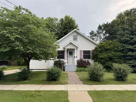 359 6th St, Prairie Du Sac, WI 53578