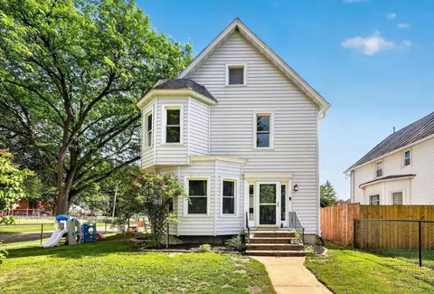 432 6th St, Baraboo, WI 53913