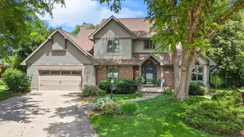 407 Fairbrook Ct, Waunakee, WI 53597