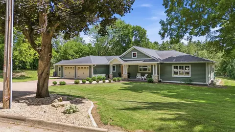 437 River St, Black River Falls, WI 54615