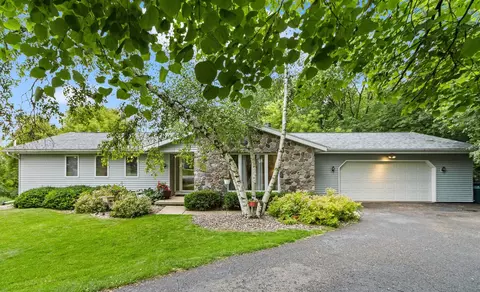 860 Iroquois Cir, Baraboo, WI 53913