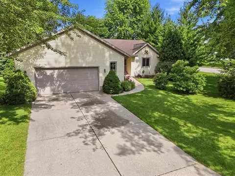 800 Sunset Dr, Cottage Grove, WI 53527