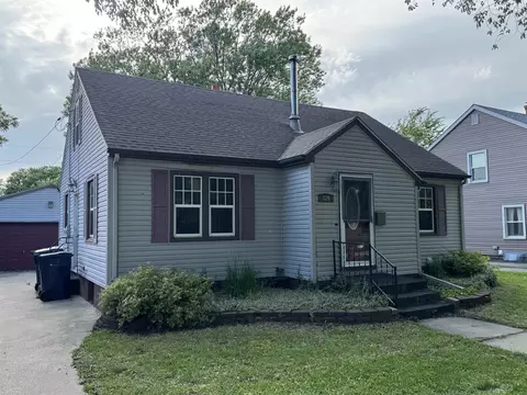 329 N Oakhill Ave, Janesville, WI 53548