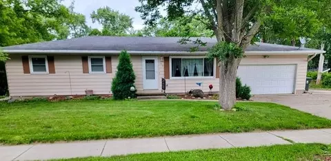 716 Thomas Dr, Sun Prairie, WI 53590