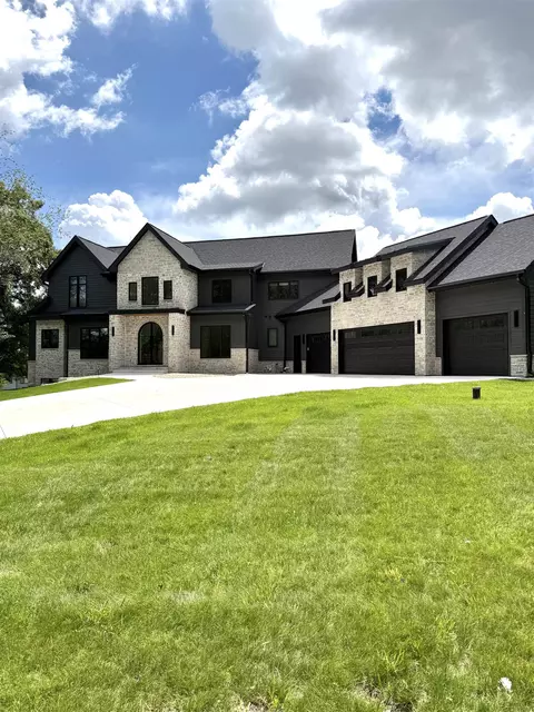 3376 Glaciers Forest Ct, Verona, WI 53593