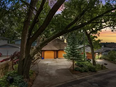1004 Birch Haven Cir, Monona, WI 53716