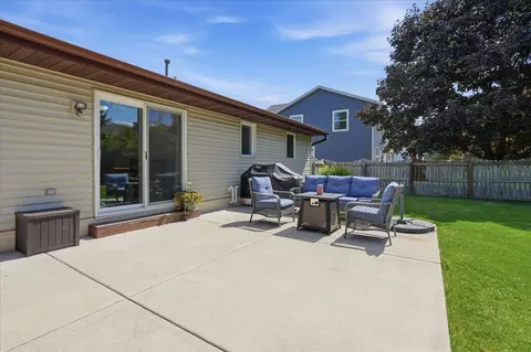 Exterior - 941 Foxfield Rd, Oregon, WI 53575 photo 3 of 7