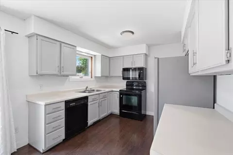 Kitchen - 941 Foxfield Rd, Oregon, WI 53575 photo 2 of 4